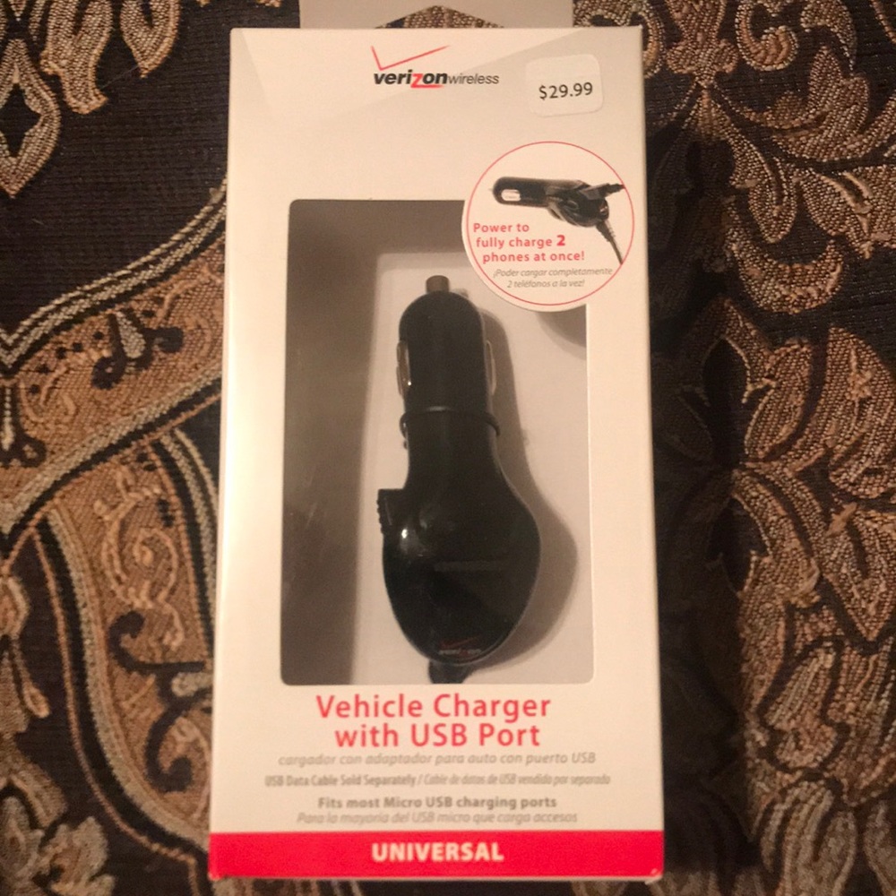 Universal vehicle charger for Blackberry Phone